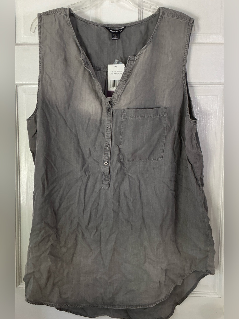 NEW TERRE BLEUE SLEEVELESS TOP